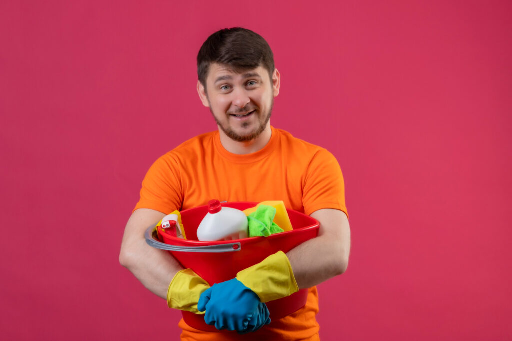 Vaso sanitário com **manchas amareladas no vaso** antes e depois de uma limpeza profunda, destacando a transformação